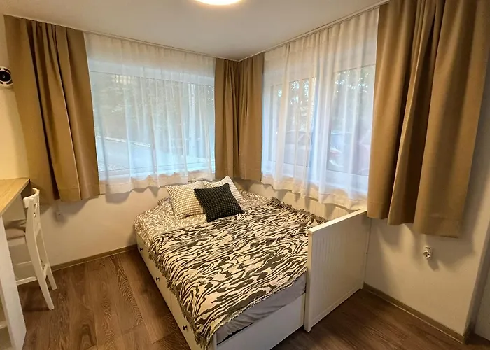 The Beehouse, Nature *