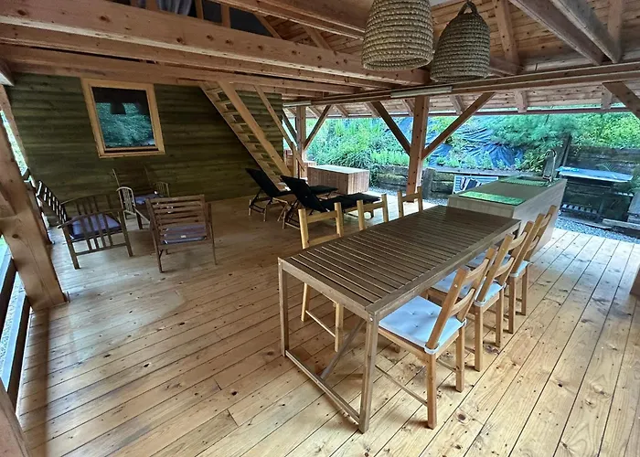 The Beehouse, Nature *